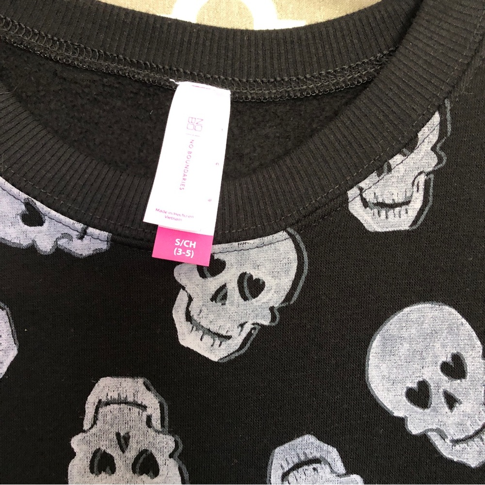 Skull design woman’s size small petite bundle set of 4. - Picture 5 of 11